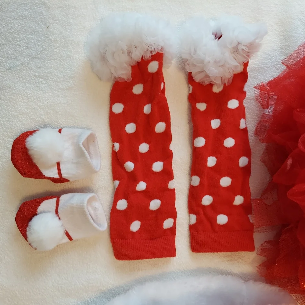 Elly & Emmy Xmas Holiday infant outfit 4 piece tutu hat socks Size 0-6 months